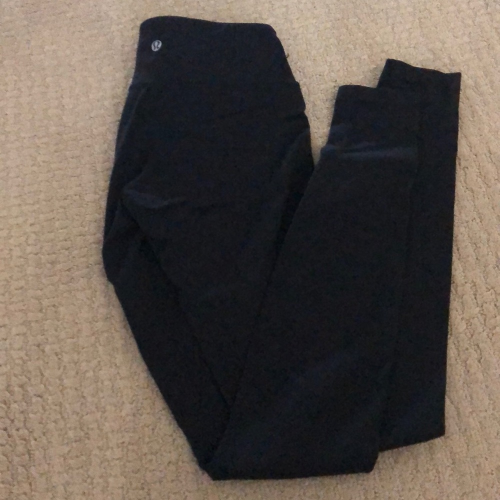 Lululemon aligns in size 2